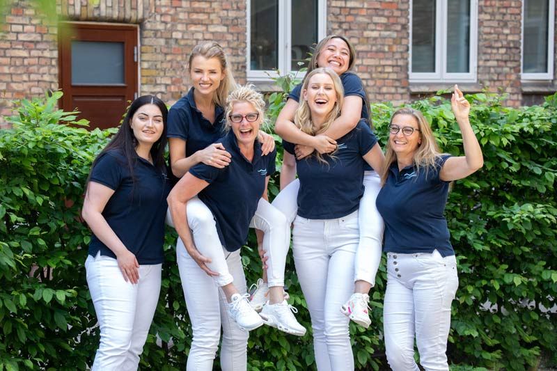 Vi mener selv at vi er det sjoveste hold af tandlæger og klinikassistenter i København